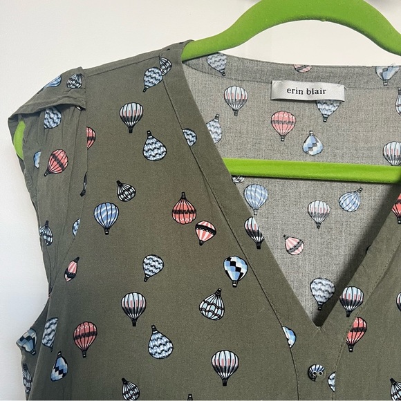 Erin Blair Sleeveless Top with hot air balloons print - Picture 2 of 4